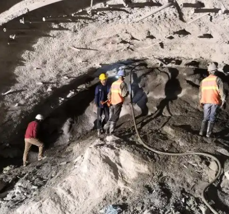 灯塔隧道拱顶带模注浆料，微膨胀注浆料的特点及施工工艺